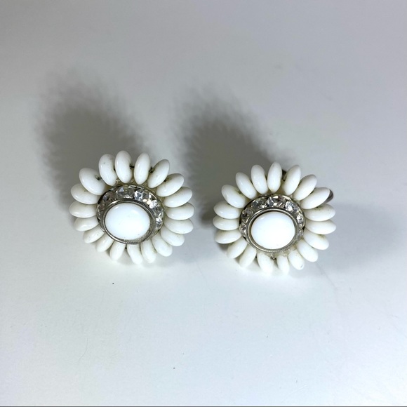 Stunning white beaded rhinestone flower earrings - Picture 2 of 6